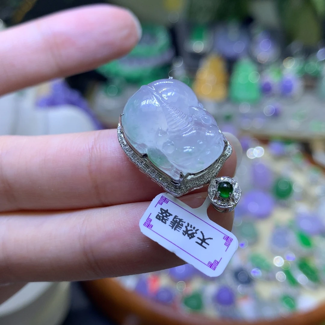 颈饰18K金镶嵌翡翠