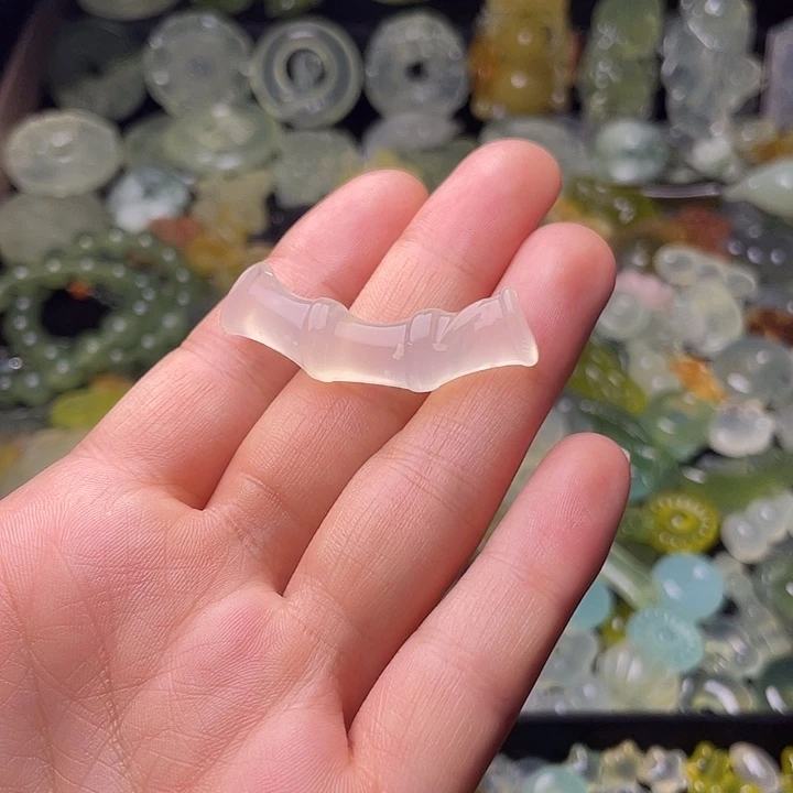 蛇纹石玉合金颈饰竹节