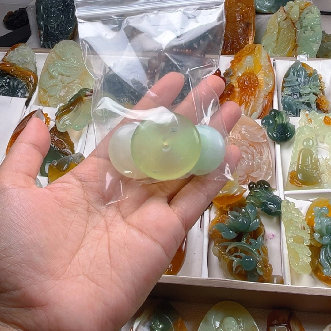 D***3未镶嵌蛇纹石玉颈饰