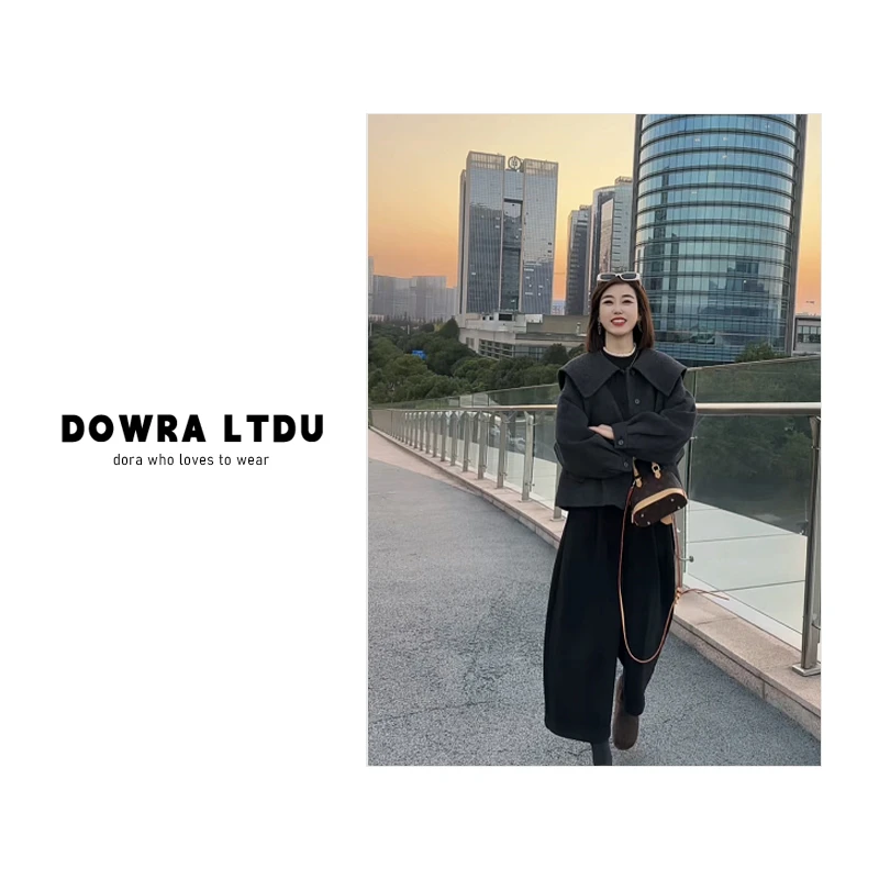 朵拉【千金归来】羊毛外套2025年冬季新款娃娃领纯色上衣女147-2501