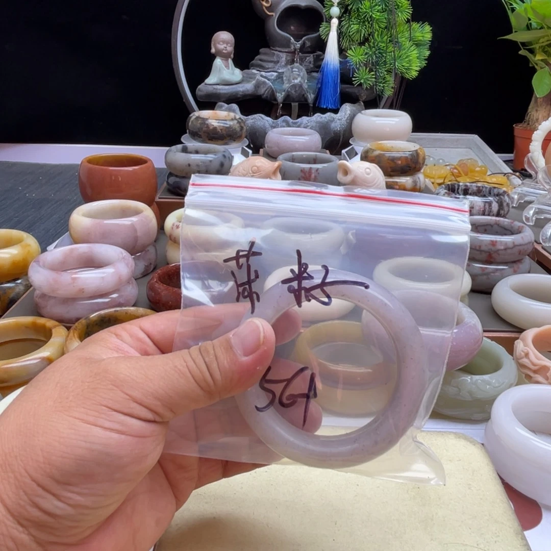 莯****未镶嵌手镯石英质玉（佘太翠）