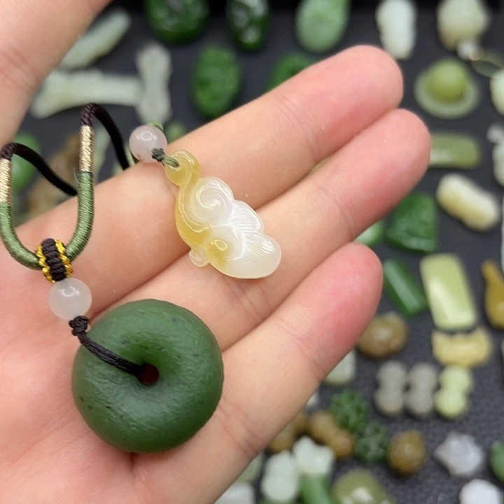 不****颈饰未镶嵌和田玉拍一发一随机发