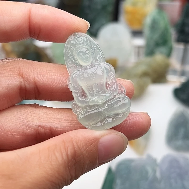 翡翠未镶嵌颈饰渡母