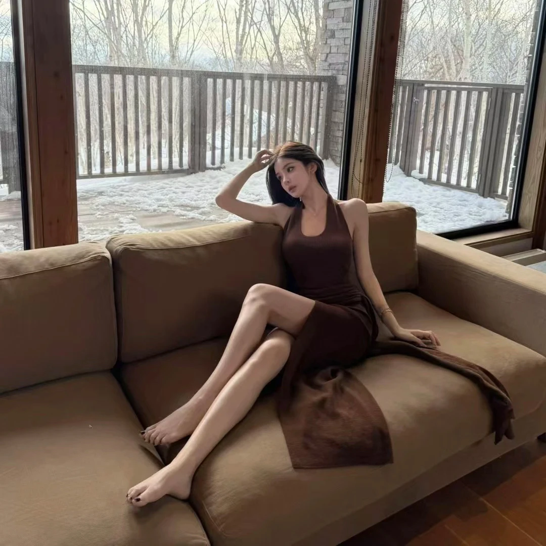 纯欲性感挂脖露背吊带连衣裙女春夏新款辣妹风收腰修身高开叉长裙