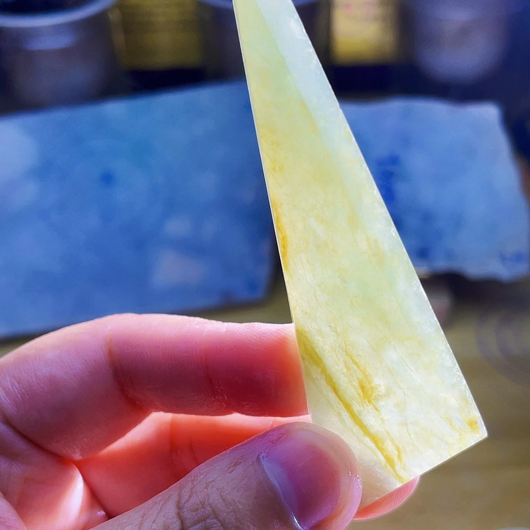 翡翠未镶嵌颈饰毛料43