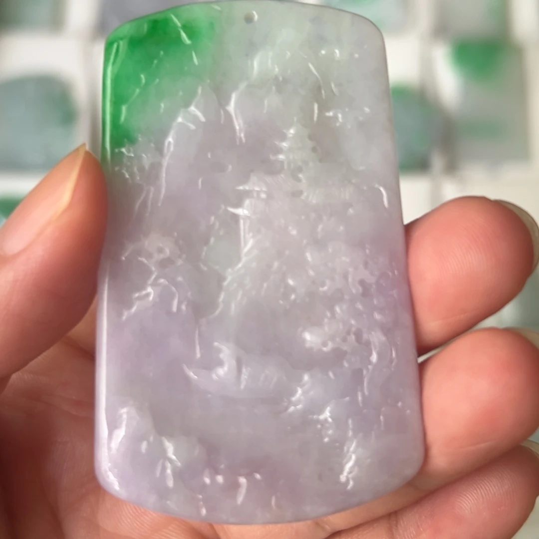 李***清翡翠未镶嵌颈饰山水