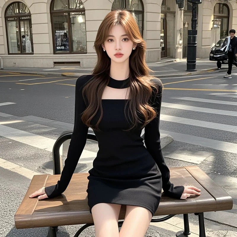 纯欲风复古挂脖方领连衣裙女秋季新款御姐气质高级感显瘦包臀短裙