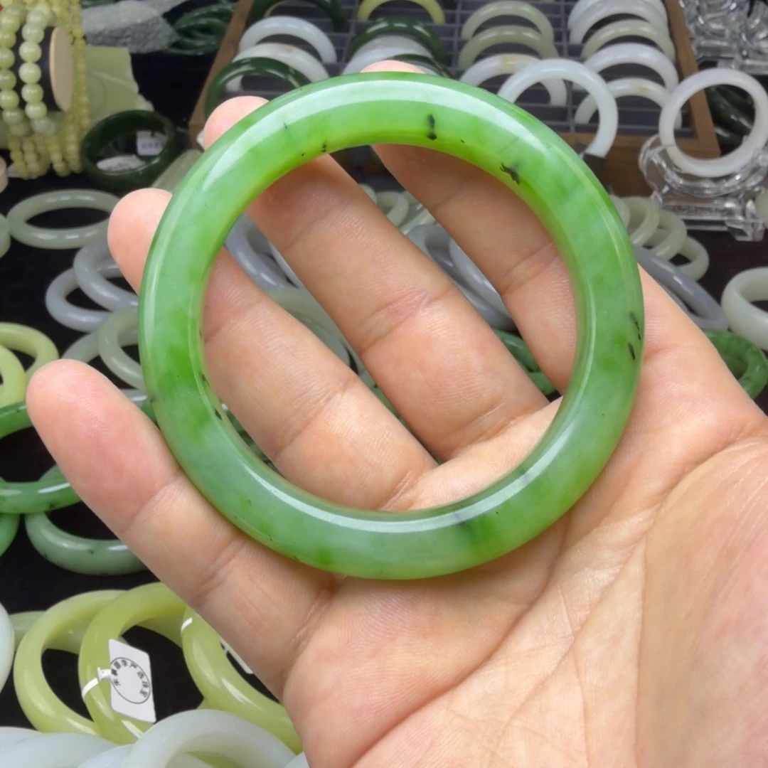 嘟***嘟和田玉未镶嵌手镯