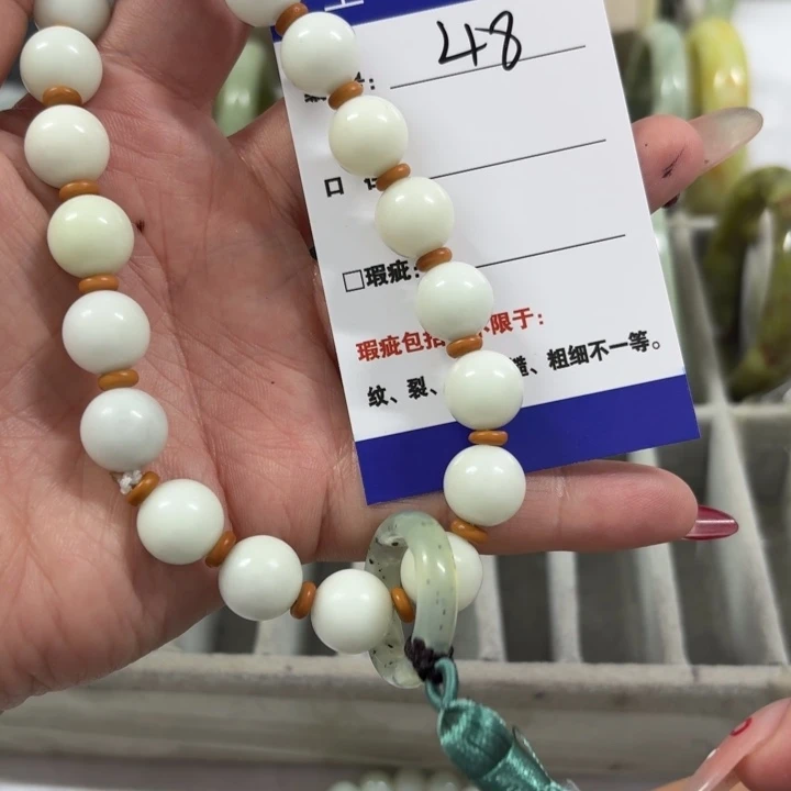 妍***i蛇纹石玉未镶嵌手镯