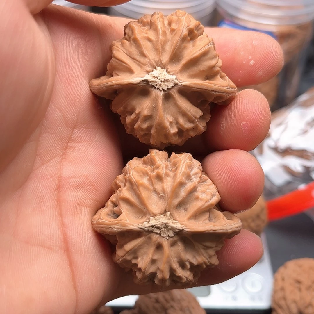 文玩核桃把件宫灯