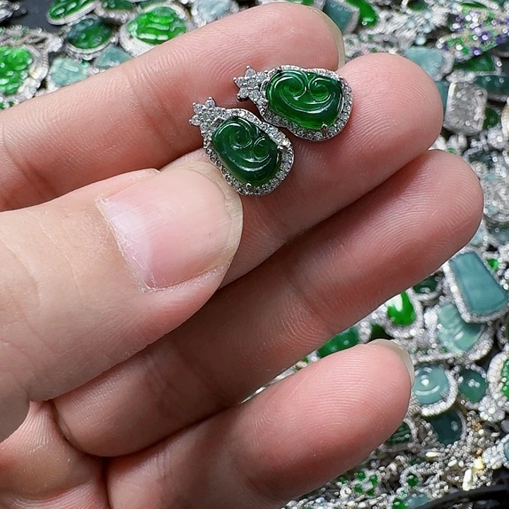 翡翠颈饰未镶嵌天然A货翡翠放漏
