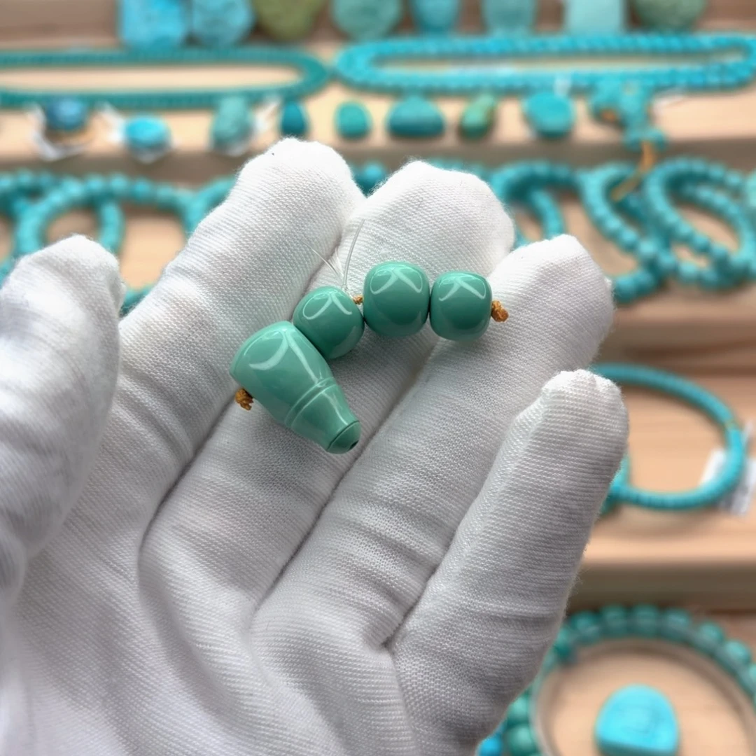 绿松石未镶嵌珠宝奇石