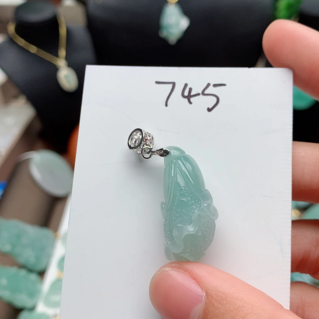 翡翠颈饰银S925镶嵌吊坠