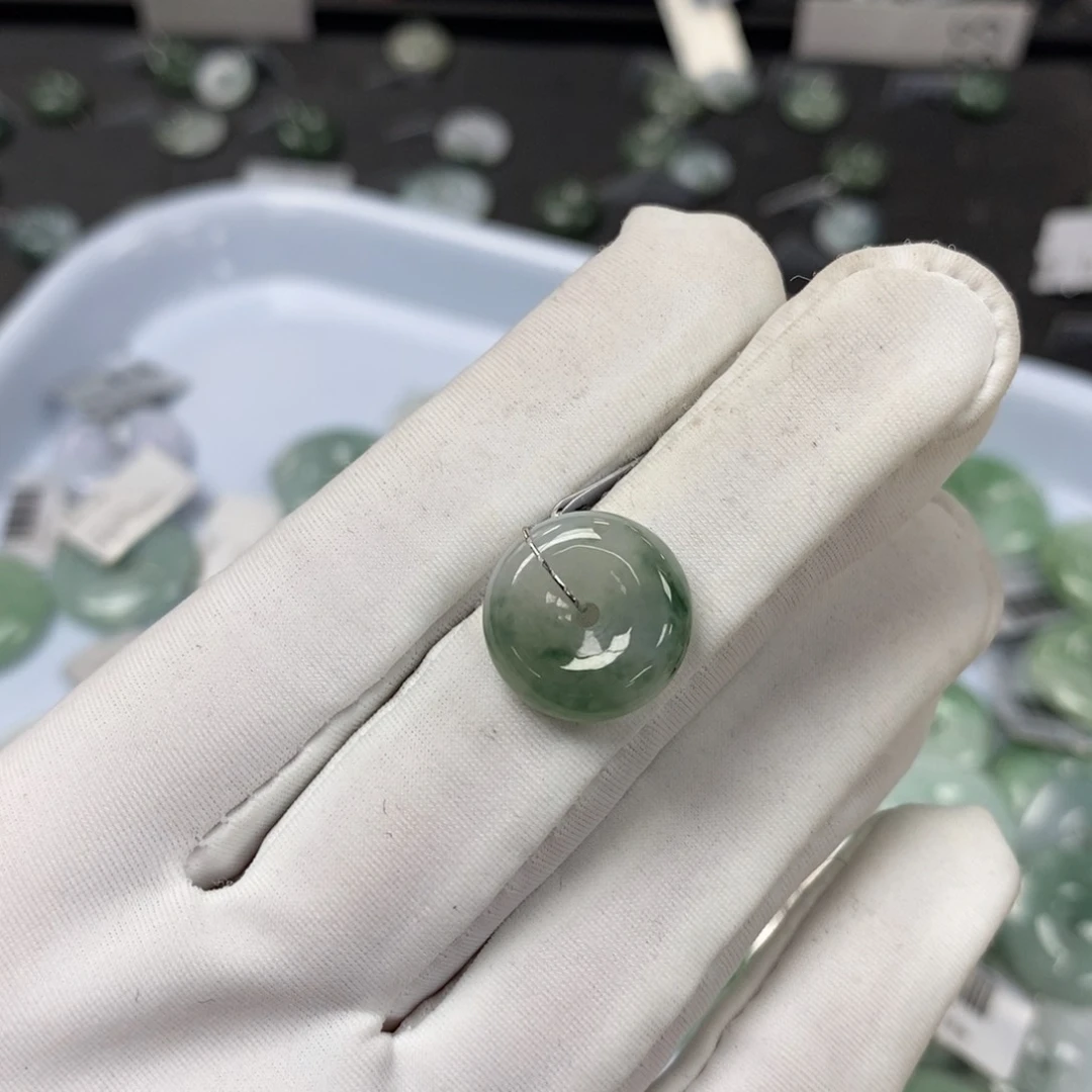 翡翠颈饰未镶嵌平安扣