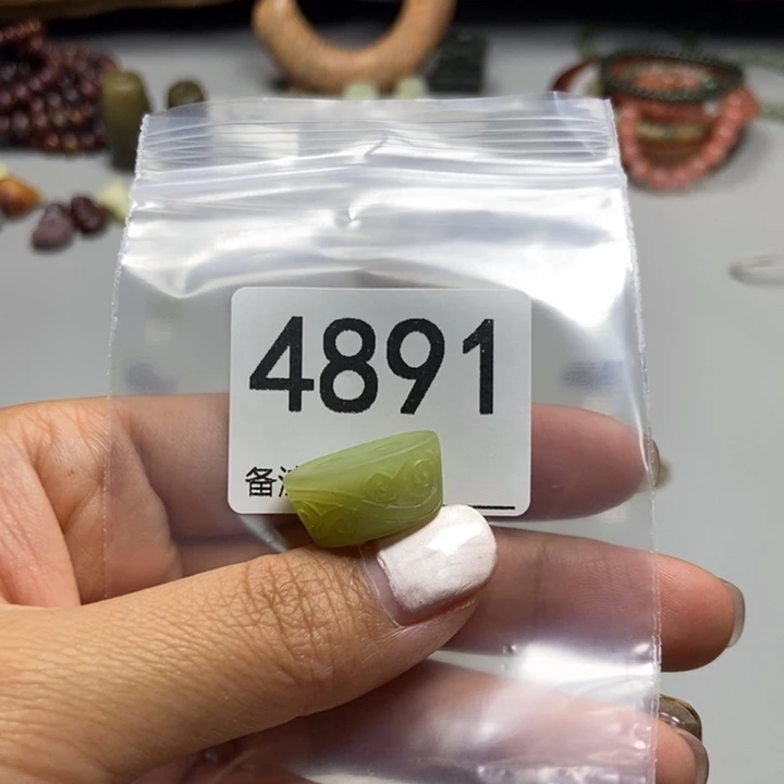 王***乐蛇纹石玉未镶嵌项链