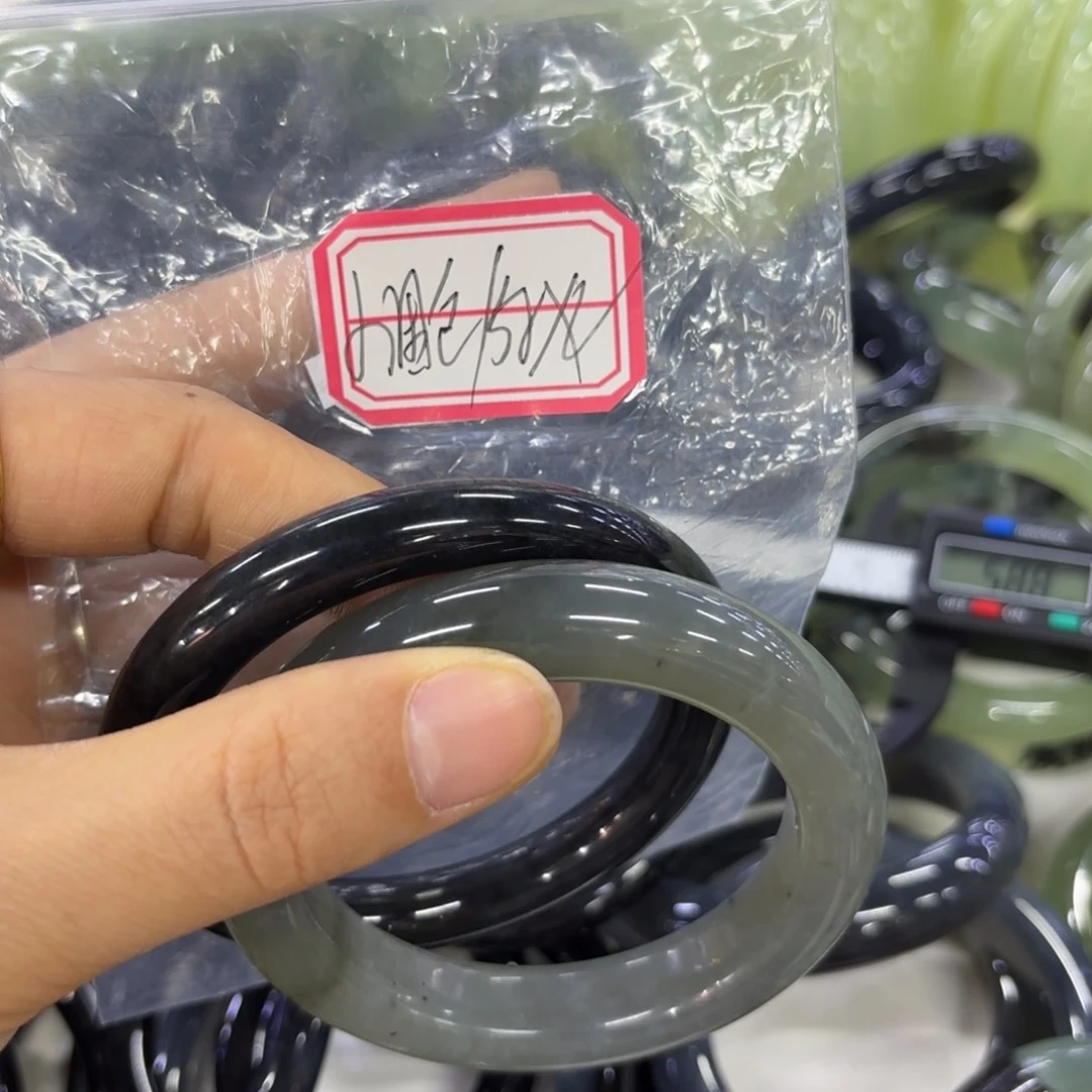 蛇纹石玉未镶嵌手镯·****?