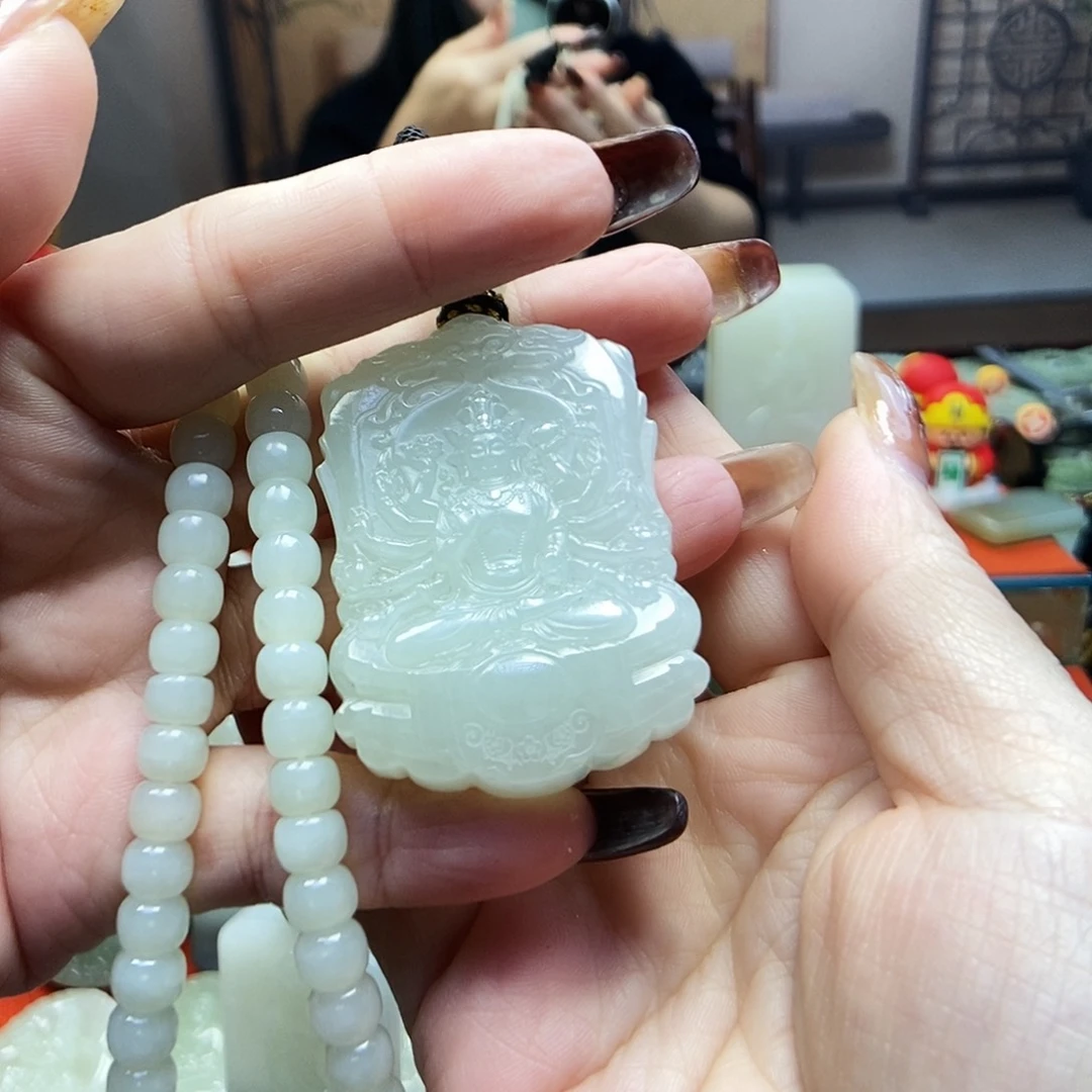 颈饰未镶嵌和田玉飞*