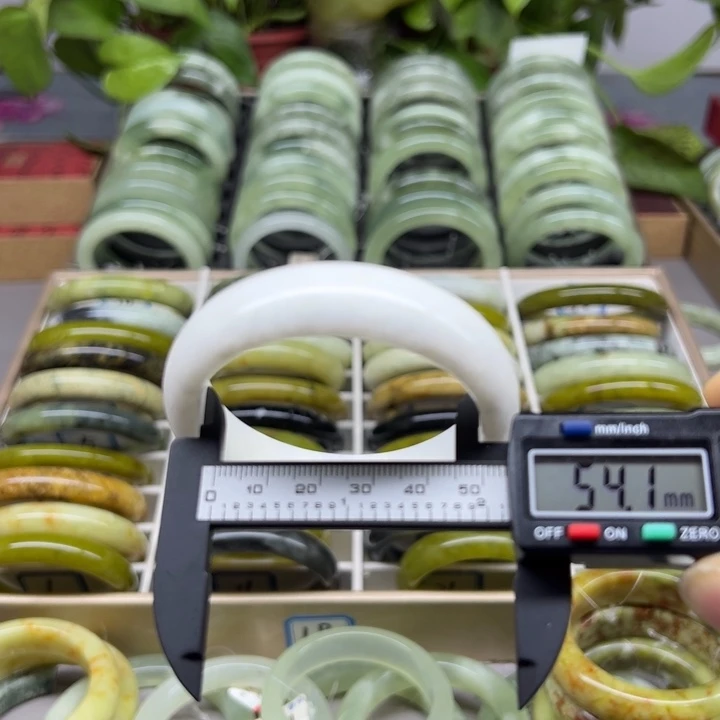 蛇纹石玉未镶嵌手镯31