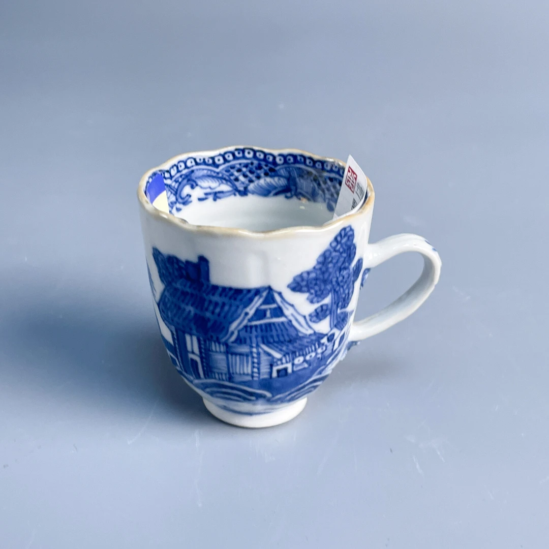 M25KF002C89 - 清乾隆青花山水纹杯