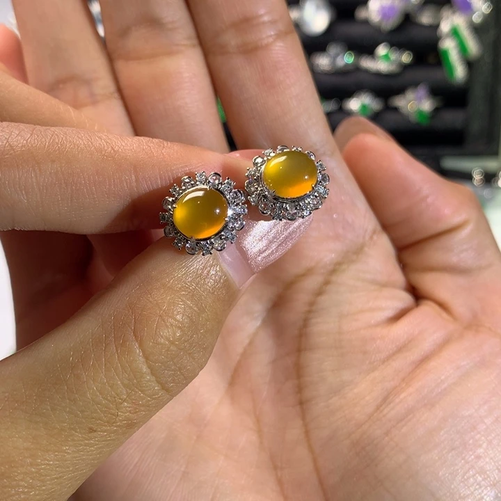 翡翠18K金镶嵌耳饰黄翡蛋面