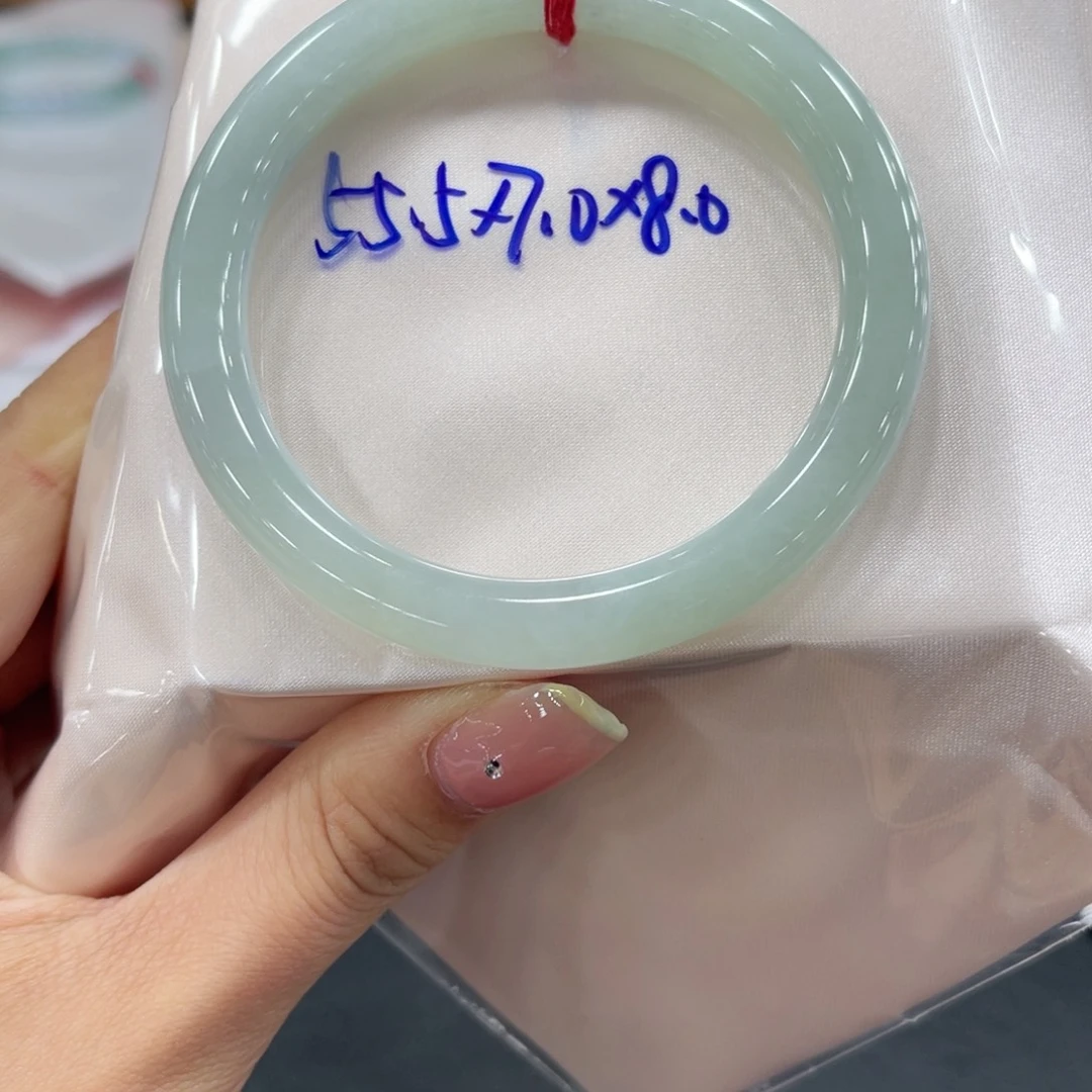 翡翠手镯未镶嵌翡翠