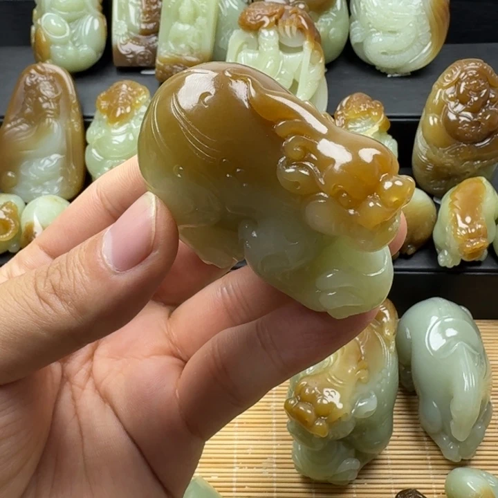 尼***丁和田玉未镶嵌把件