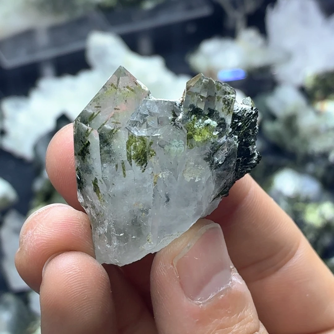 石材一个双晶冰冻绿帘