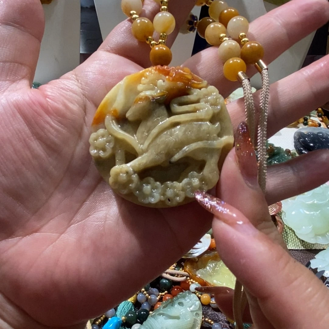 蛇纹石玉未镶嵌颈饰