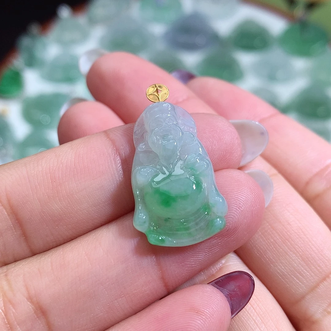 翡翠未镶嵌颈饰财神