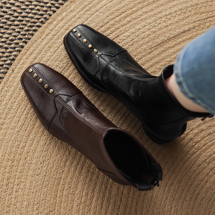 粗跟短靴女新款秋冬瘦瘦马丁靴方头法式小踝靴子大码女鞋40-41-43