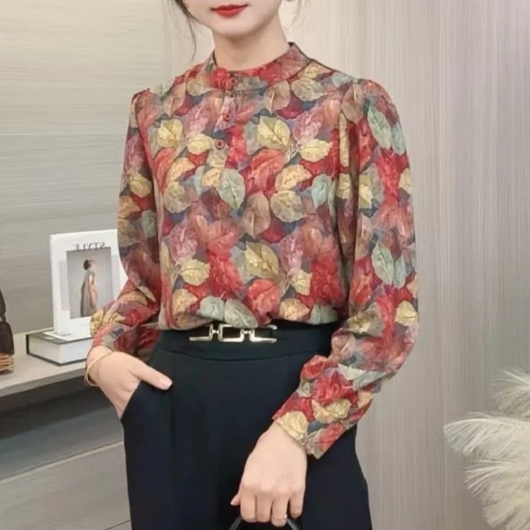 时尚不止一种蕾丝衫的魅力无可阻挡。2025年春季衬衫