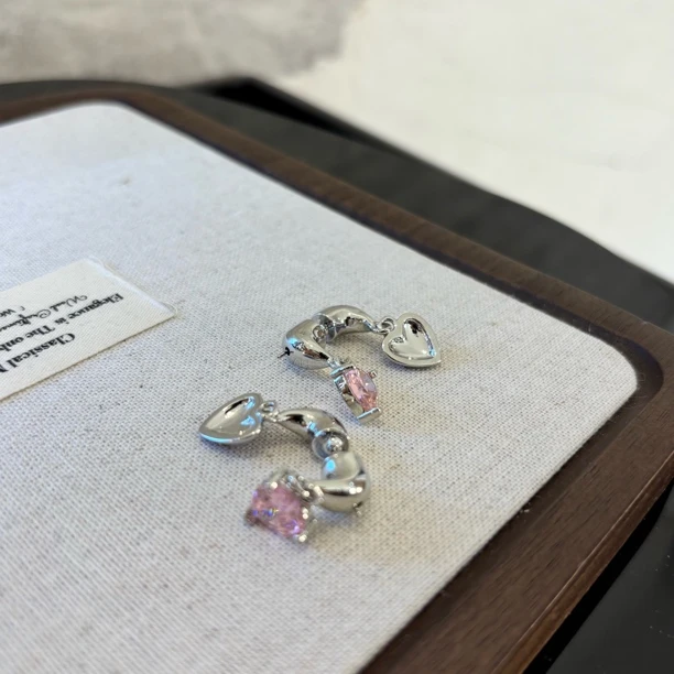 铜合金合成锆石耳饰 字母爱心耳环EH2652