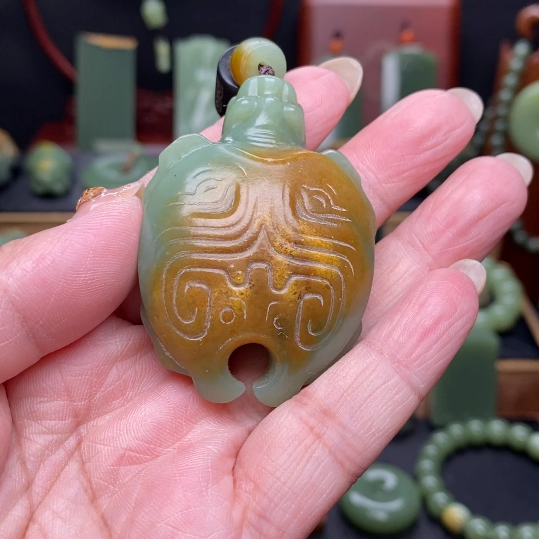 岫岩河磨玉（透闪石质玉）未镶嵌把件