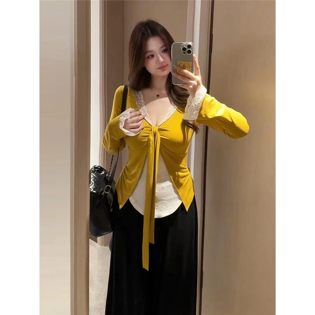 大码多巴胺蕾丝拼接v领长袖t恤女春秋胖mm显瘦假两件修身打底上衣