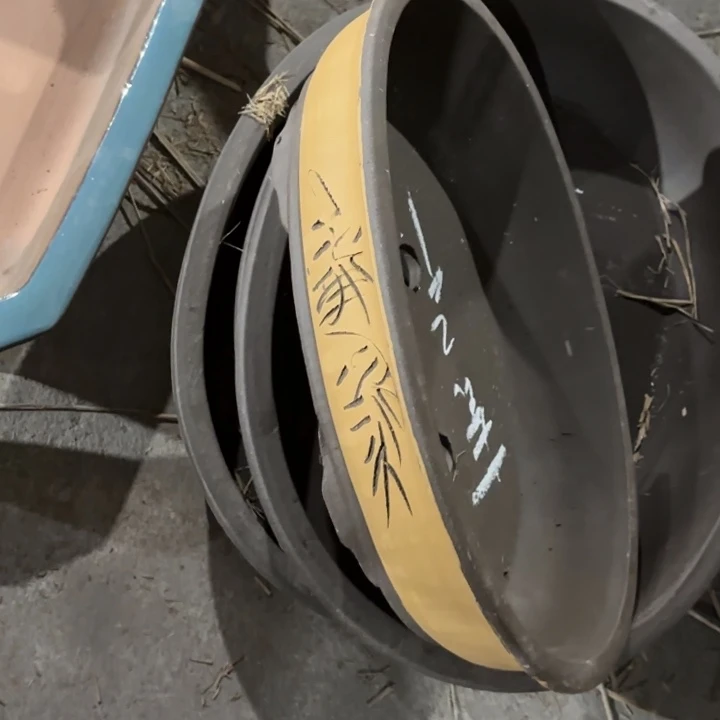 紫砂花盆150-4。  黄色，打孔