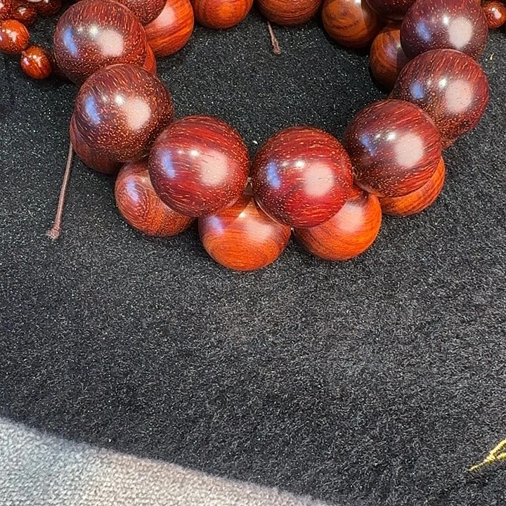 宸***胜檀香紫檀（小叶紫檀）