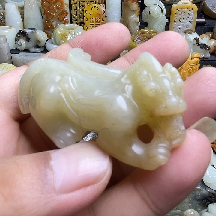 颈饰未镶嵌和田玉（糖玉）