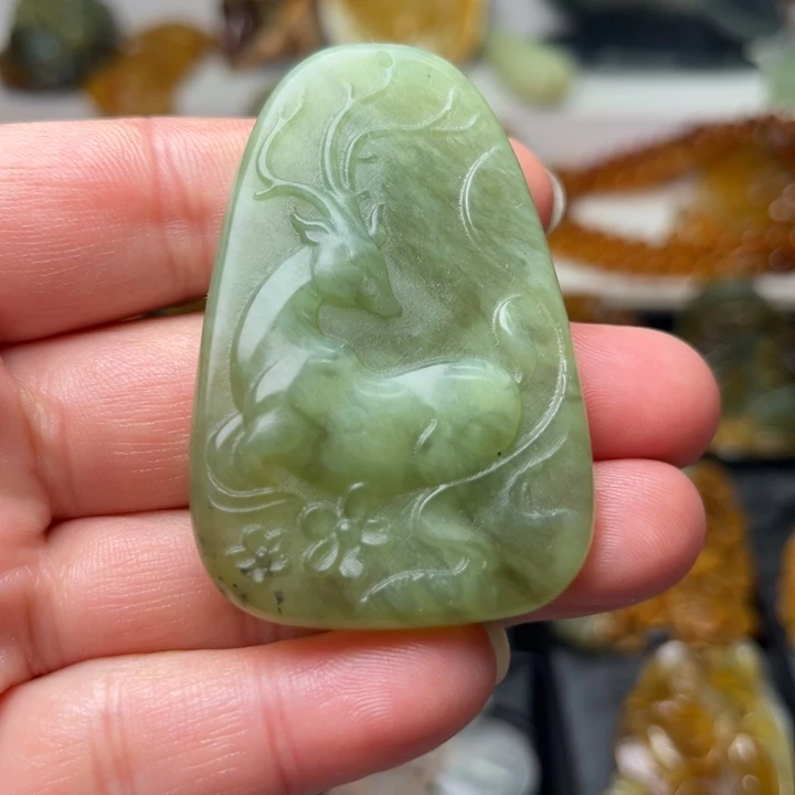 蛇纹石玉未镶嵌挂件