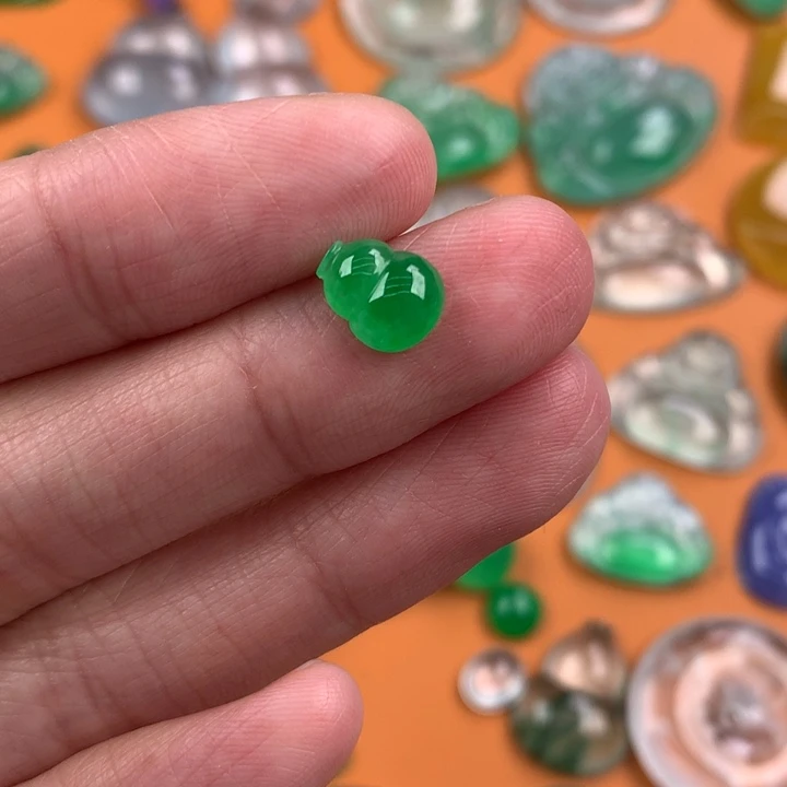 翡翠挂件未镶嵌….