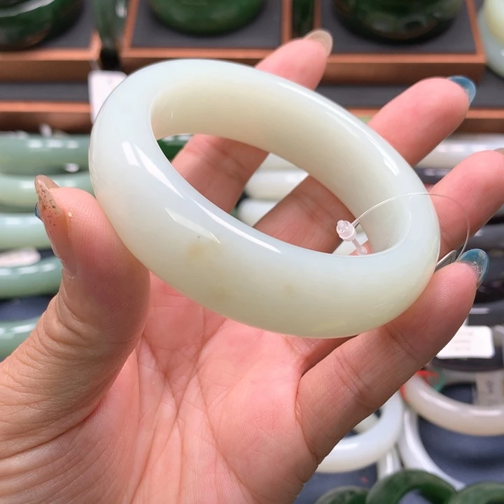 【闪购商品】未镶嵌手镯和田玉41