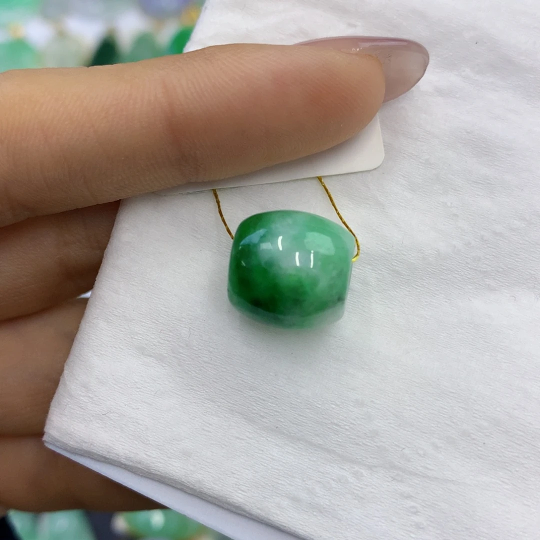 小****翡翠未镶嵌颈饰翡翠