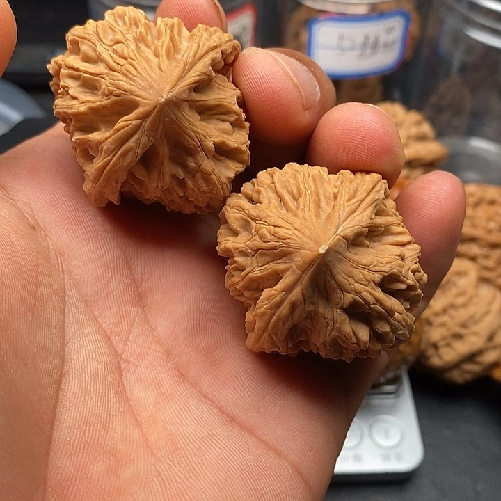 文玩核桃把件辉*鸡心