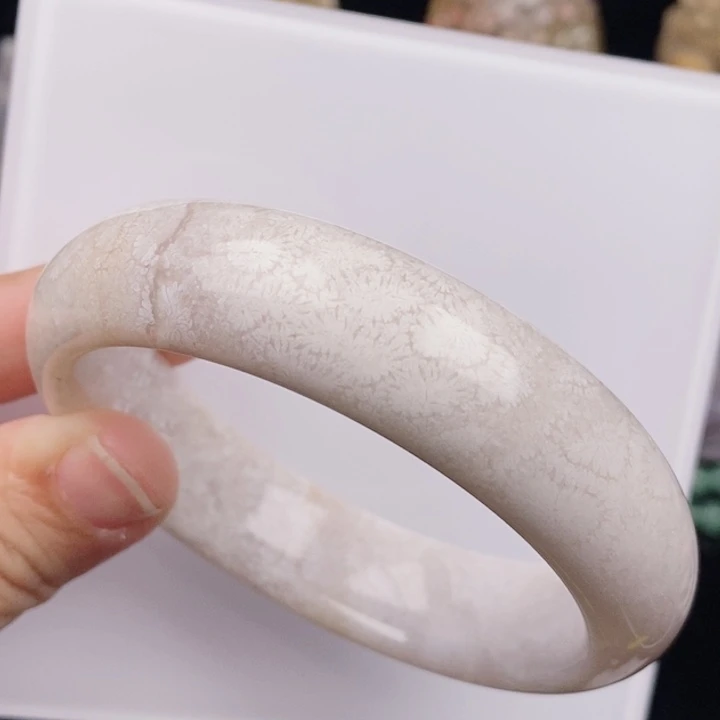 未镶嵌手镯硅化玉60