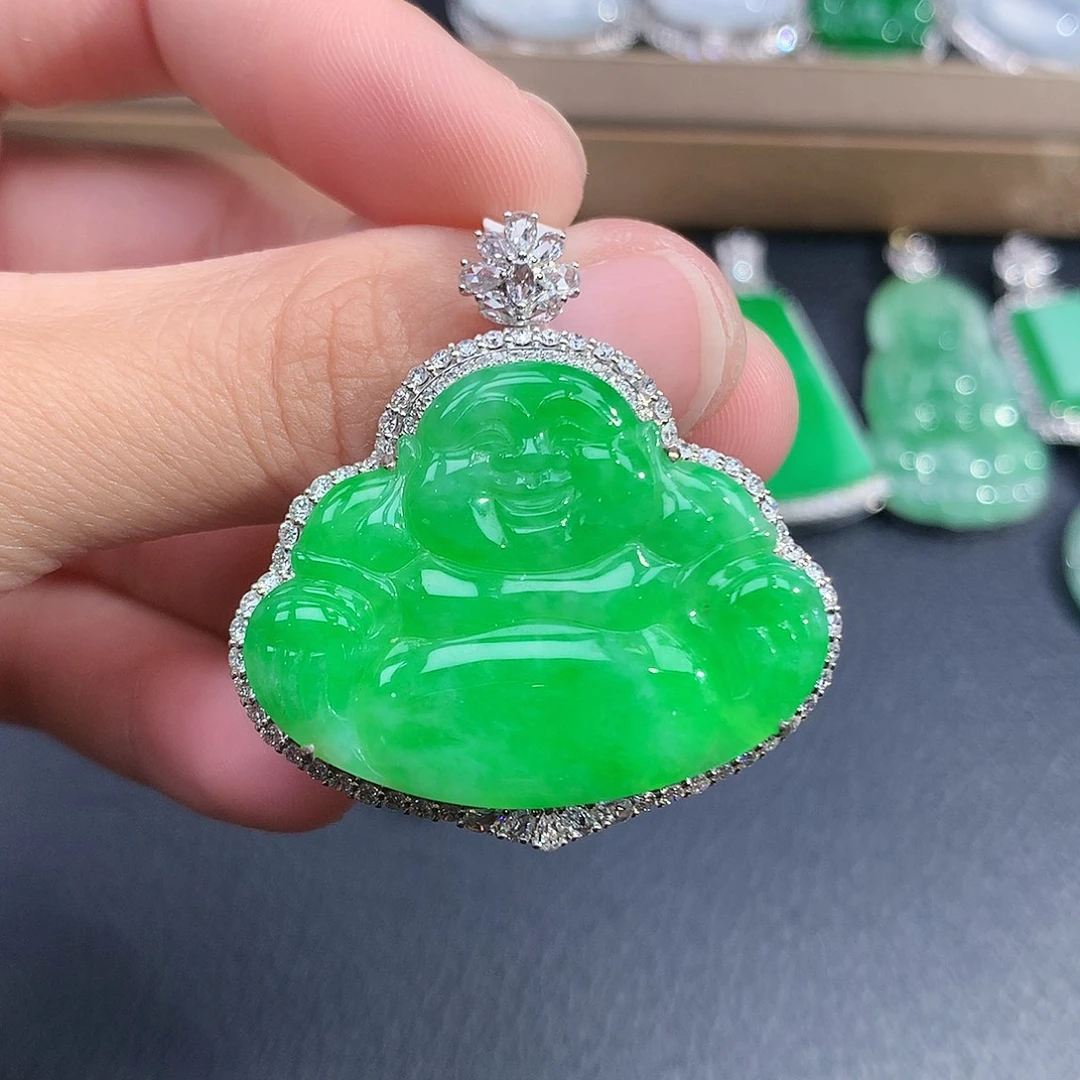 颈饰18K金镶嵌翡翠