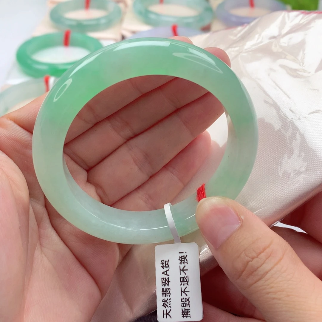 翡翠手镯未镶嵌54圈口 冰透清爽甜美冰晴绿