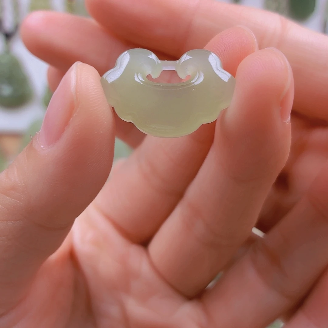 和田玉未镶嵌颈饰25mm锁