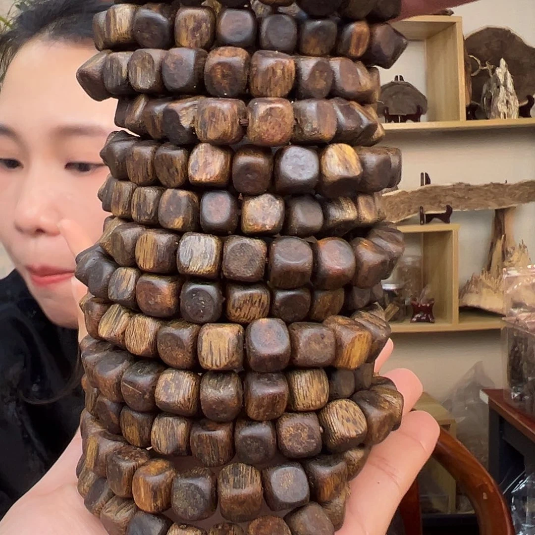 沉香手串海南老乌身方糖珠多样性发货一条0.9➕