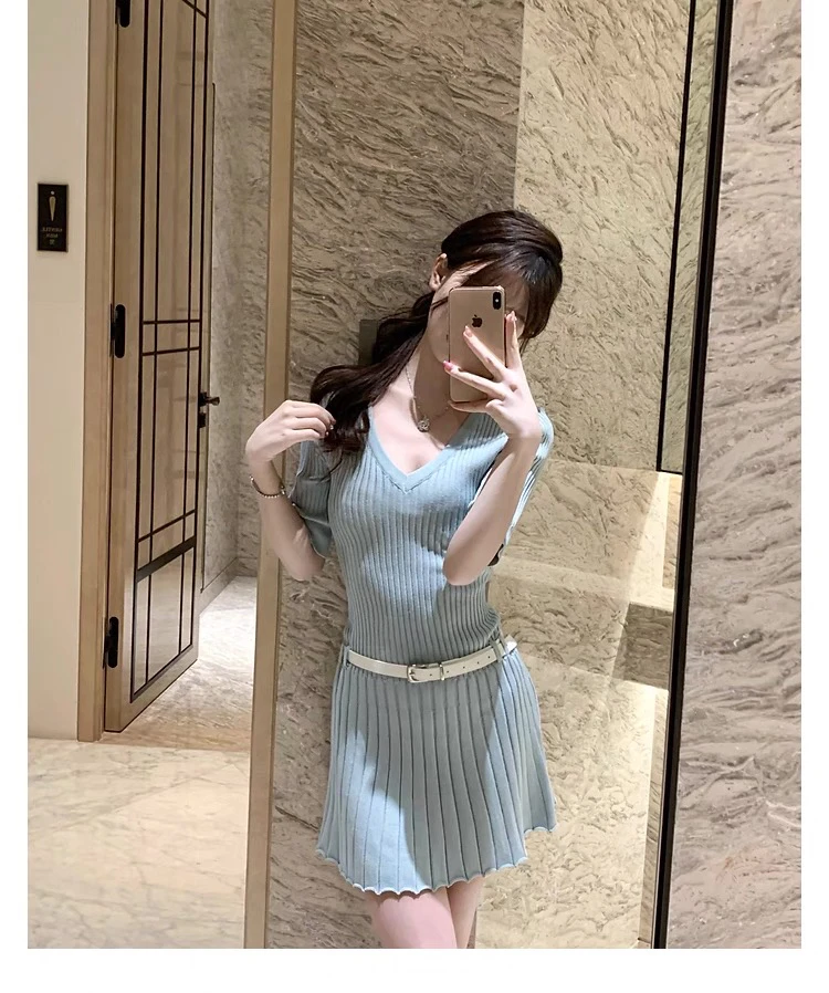 优雅气质V领针织中袖连衣裙女法式复古百褶收腰短裙修身打底裙子