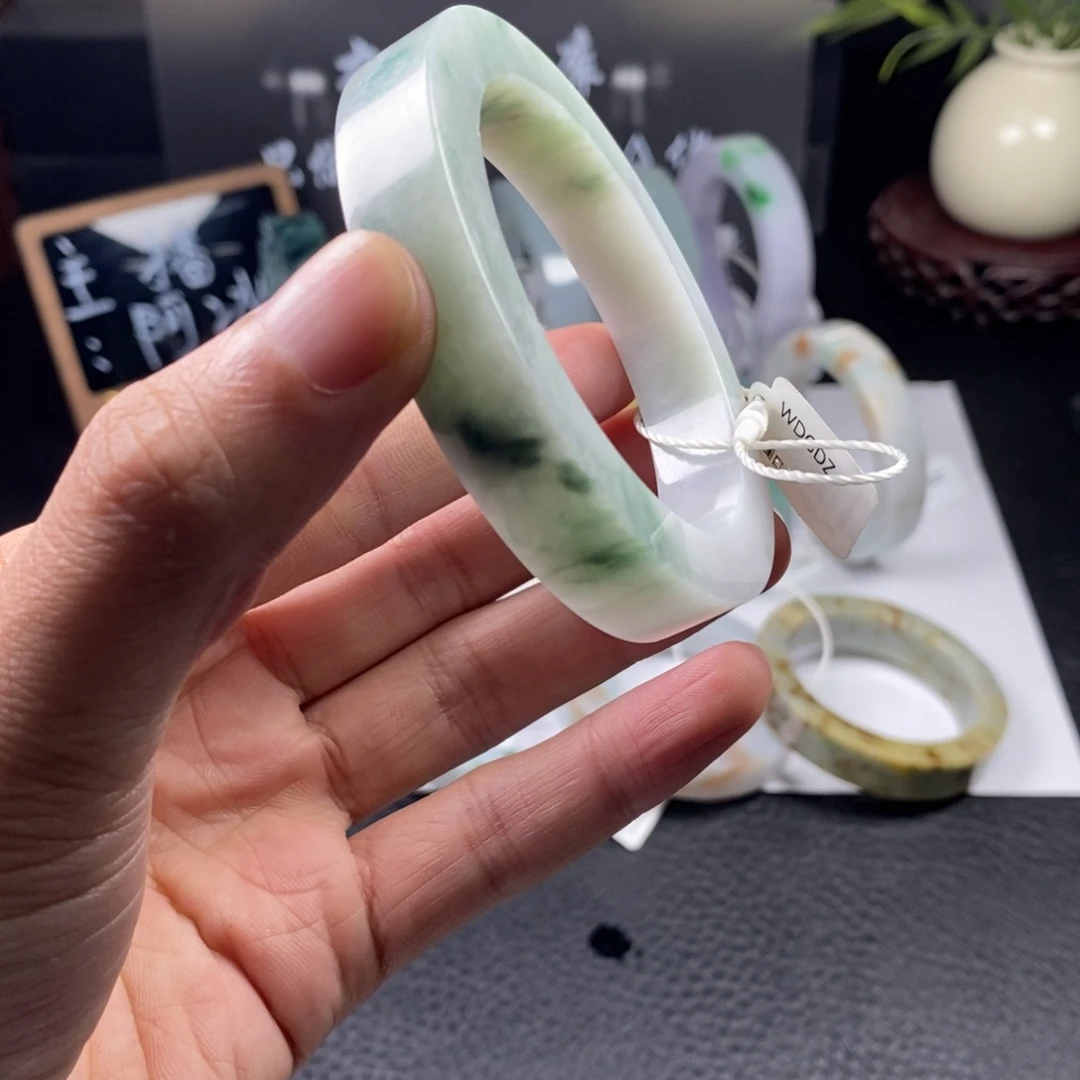 未镶嵌手镯定制翡翠
