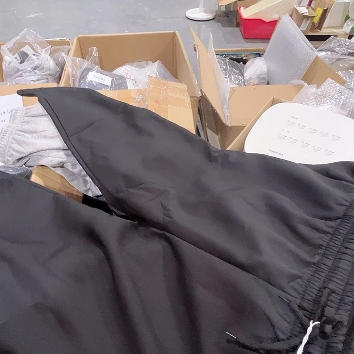 4xl直筒裤。    黑色加绒。